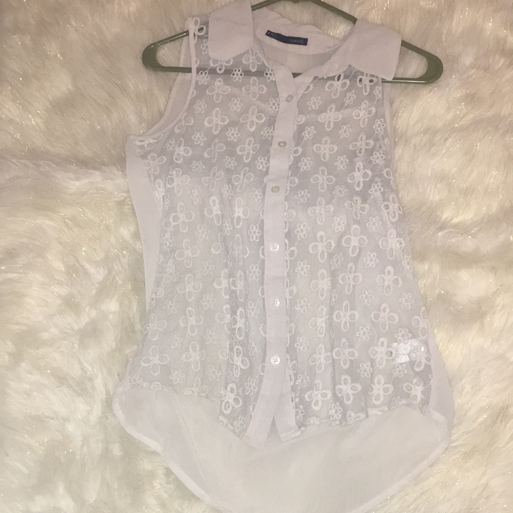White sleeveless T